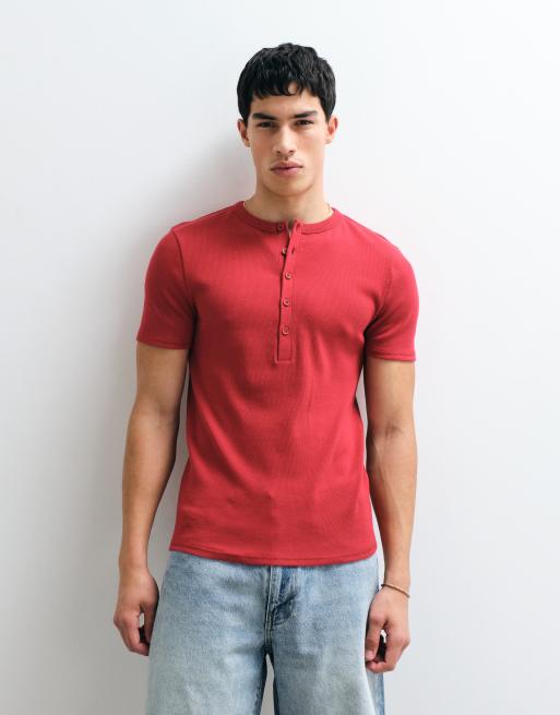 ASOS DESIGN Essentials camiseta de corte ajustado tipo henley en canalé rojo, 1 de 9