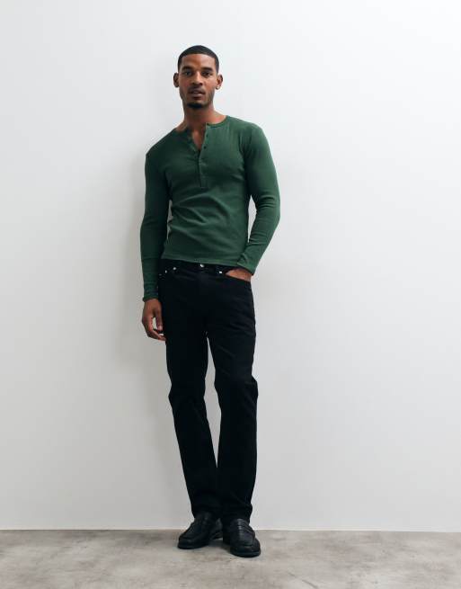 ASOS DESIGN Essentials camiseta henley ajustada de manga larga en canalé verde oscuro, 2 de 5