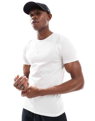 ASOS DESIGN - Essentials - Cremefarvet og tætsiddende T-shirt - view 1