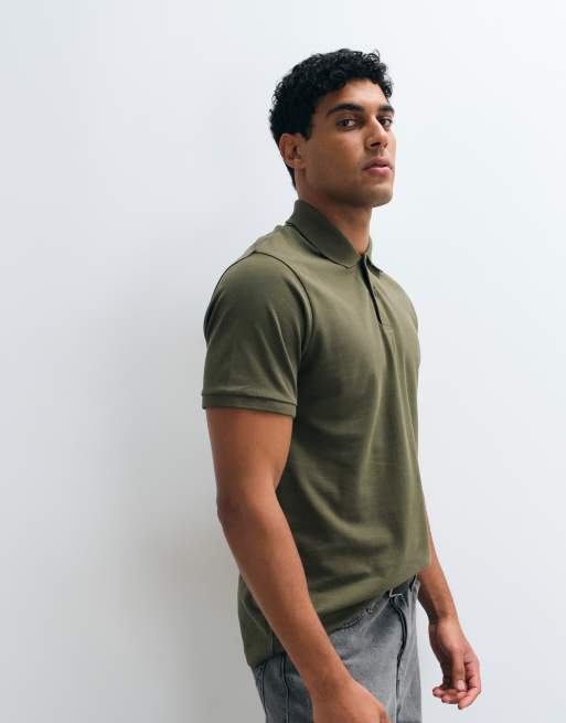 ASOS DESIGN – Essentials – Kakifärgad pikétröja i regular fit, 4 av 5