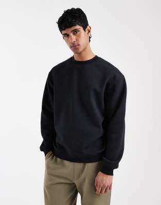 Essentials - Kastiges Sweatshirt in Schwarz mit lockerer Passform Schwarz S