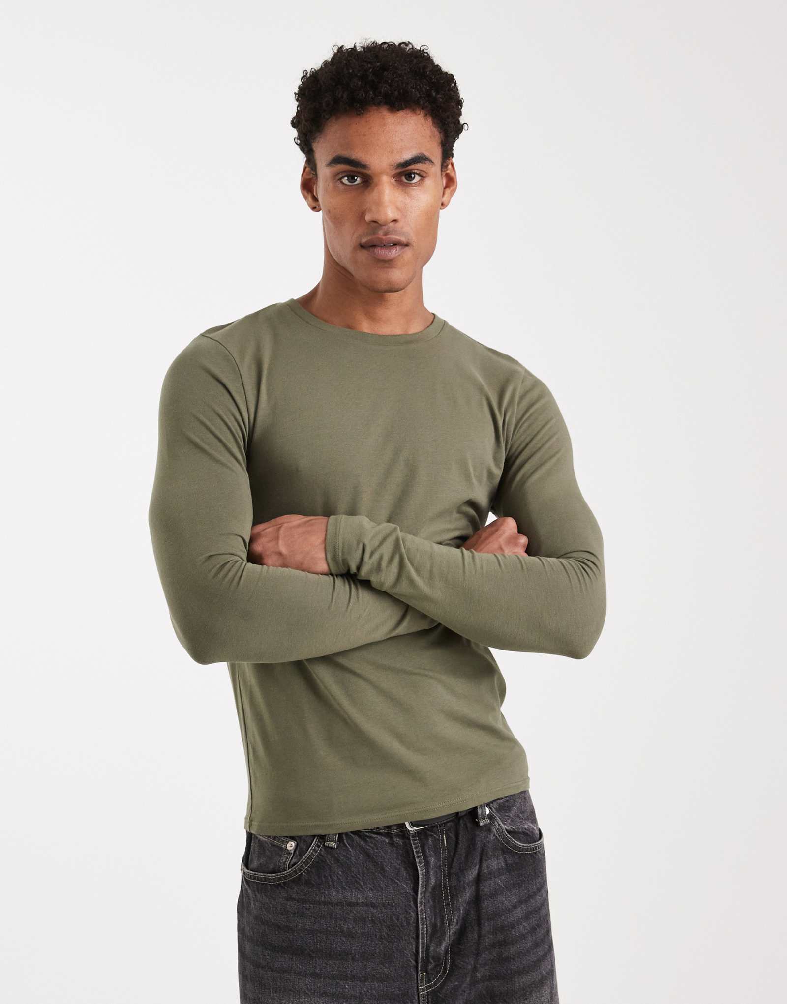 Футболка с длинным рукавом muscle fit цвета хаки от ASOS DESIGN Essentials