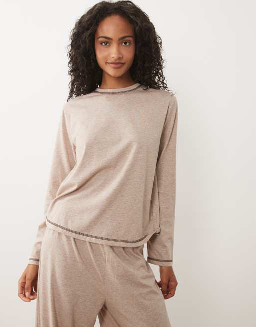 ASOS DESIGN Essentials long sleeve pyjama set in oatmeal marl with contrast overlock stitch, 2 of 4