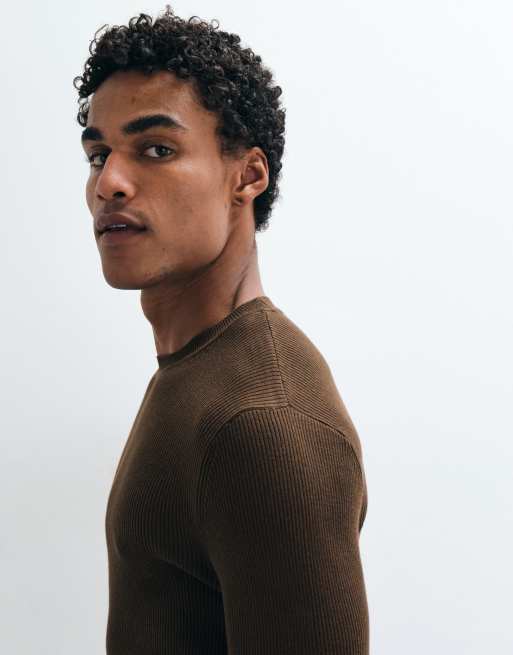 ASOS DESIGN Essentials micro rib muscle fit lightweight knitted jumper in brown, 5 of 5