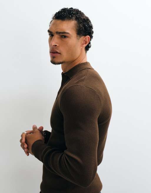 ASOS DESIGN Essentials mikro rib tætsiddende letstrikket polo i brun, 5 af 5