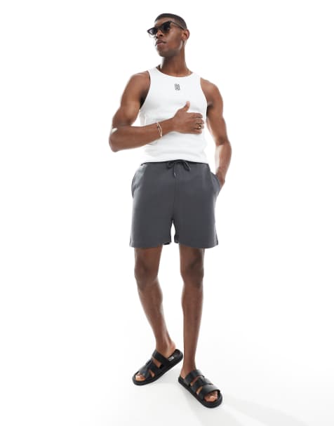ASOS DESIGN – Essentials – Mörkgrå shorts med smal passform - view 1