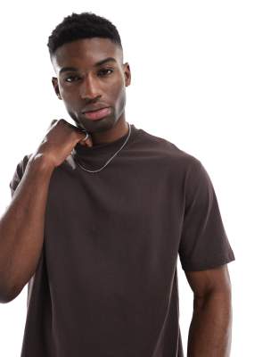 ASOS DESIGN - Essentials - Mørkebrun T-shirt i afslappet pasform - view 1