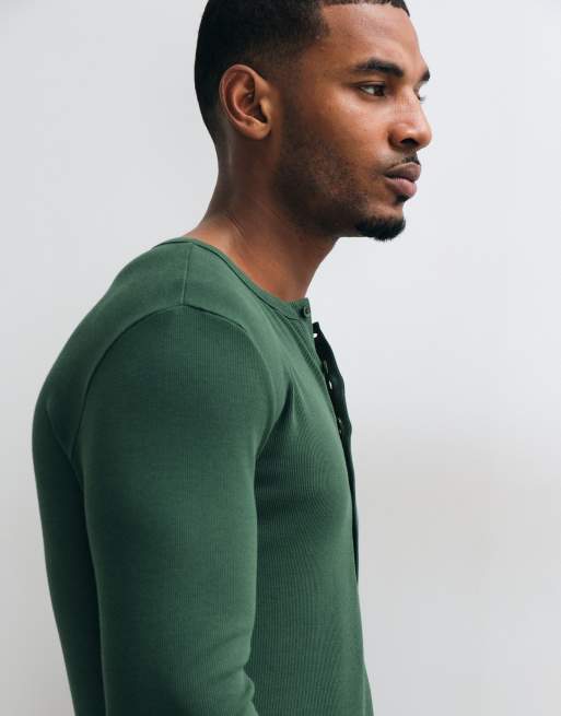 ASOS DESIGN Essentials muscle fit långärmad henley-t-shirt i ribb, 3 av 5