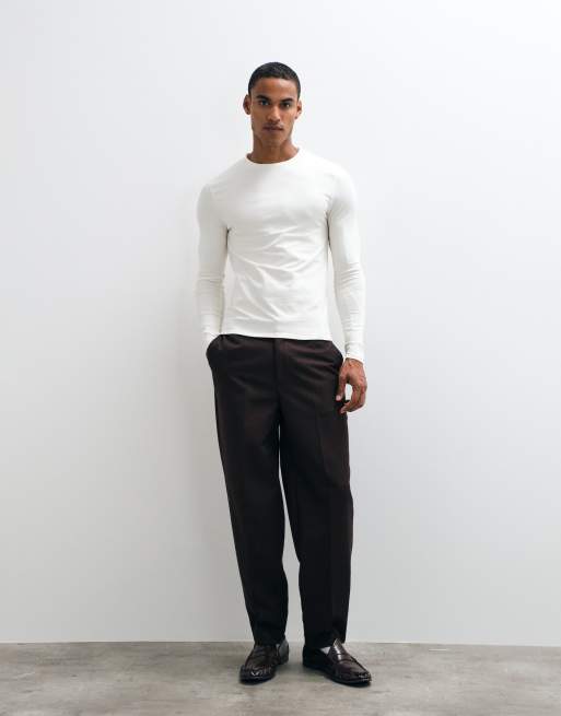 ASOS DESIGN Essentials muscle fit långärmad t-shirt i krämfärg, 2 av 5