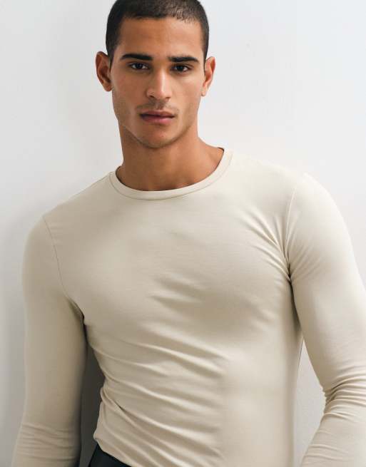 ASOS DESIGN Essentials muscle fit long sleeve t-shirt in beige, 3 of 5