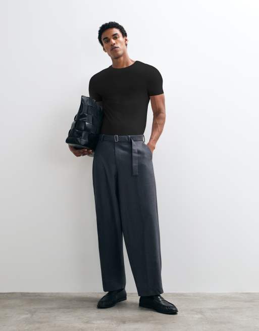ASOS DESIGN Essentials muscle fit t-shirt in black, 4 of 5