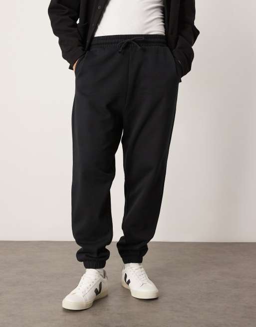 ASOS DESIGN essentials oversized joggers in black , 3 of 5