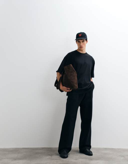 ASOS DESIGN essentials oversized T-shirt in black, 3 of 5