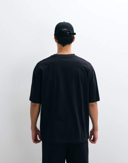 ASOS DESIGN essentials oversized T-shirt in black, 5 of 5
