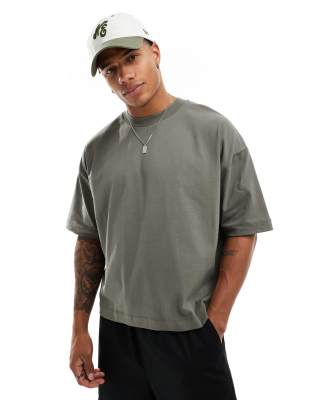 ASOS DESIGN - Essentials - Oversized T-shirt med firkantet pasform i kraftigt 240 gsm-materiale i kakigrøn