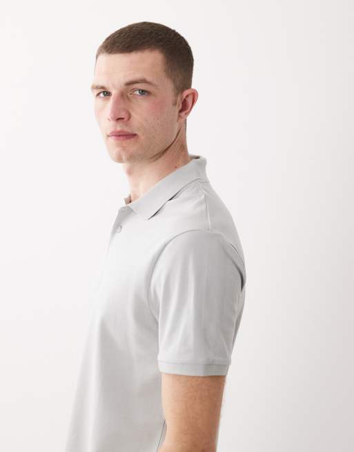 ASOS DESIGN - Essentials - Pakke med 2 regular fit-poloer i beige/grå piqué, 4 af 5