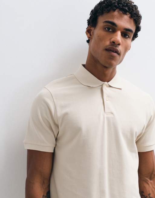 ASOS DESIGN - Essentials - Polo beis básico de corte estándar de piqué, 4 de 5