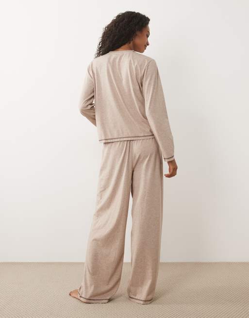 ASOS DESIGN essentials pyjamasset med långa ärmar i oatmeal marl med kontrasterande overlock-söm, 4 av 4