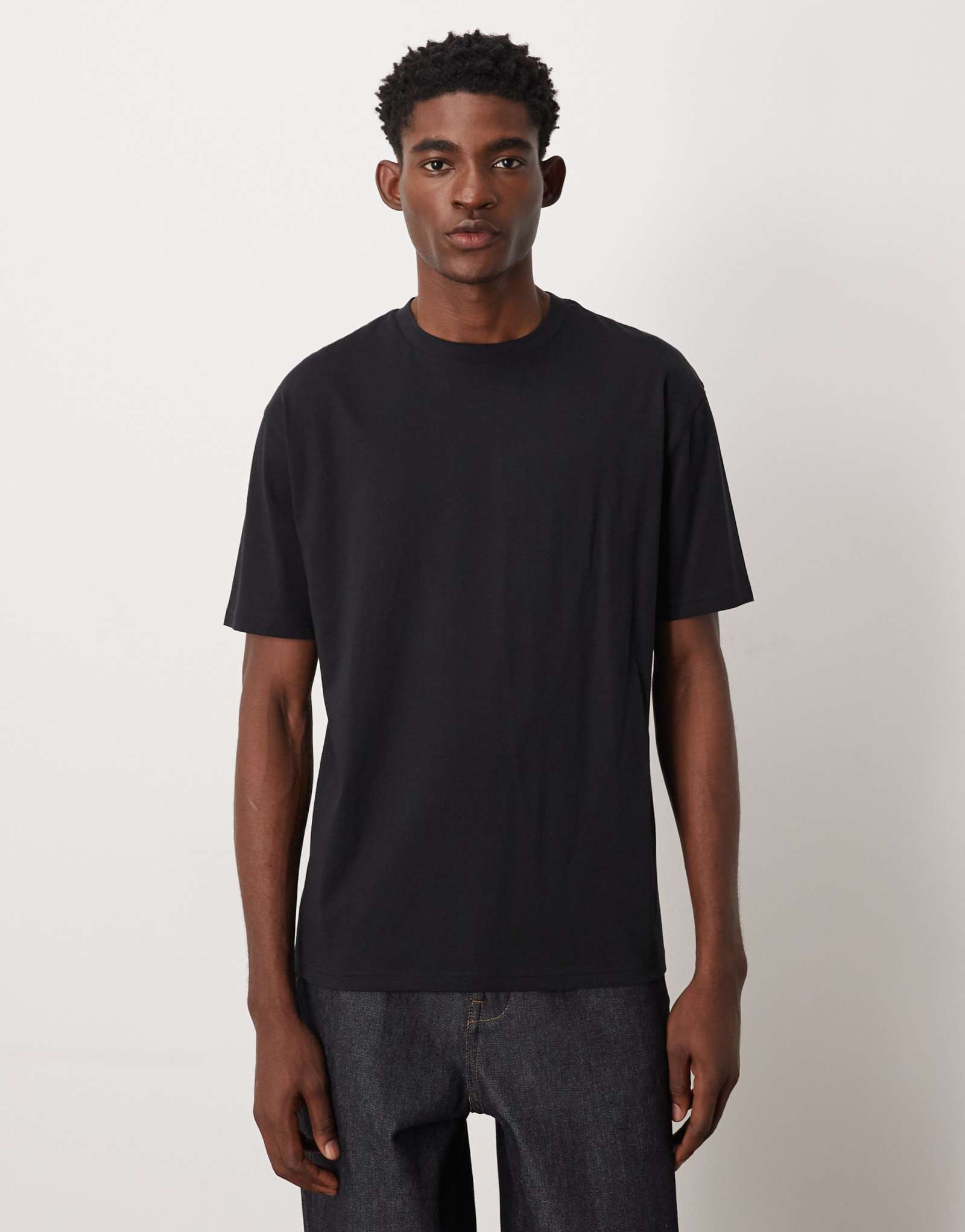 Непринужденная футболка ASOS DESIGN essentials с круглым вырезом горловины черного цвета