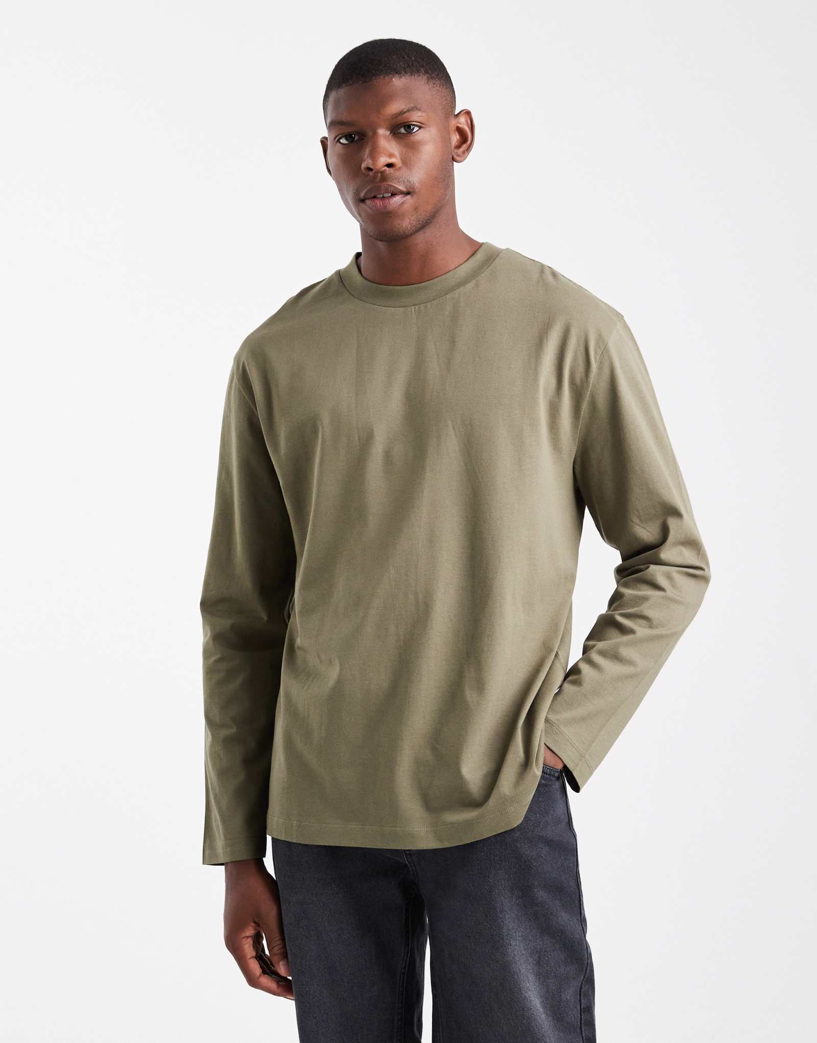 Непринужденная футболка ASOS DESIGN essentials с длинным рукавом цвета хаки