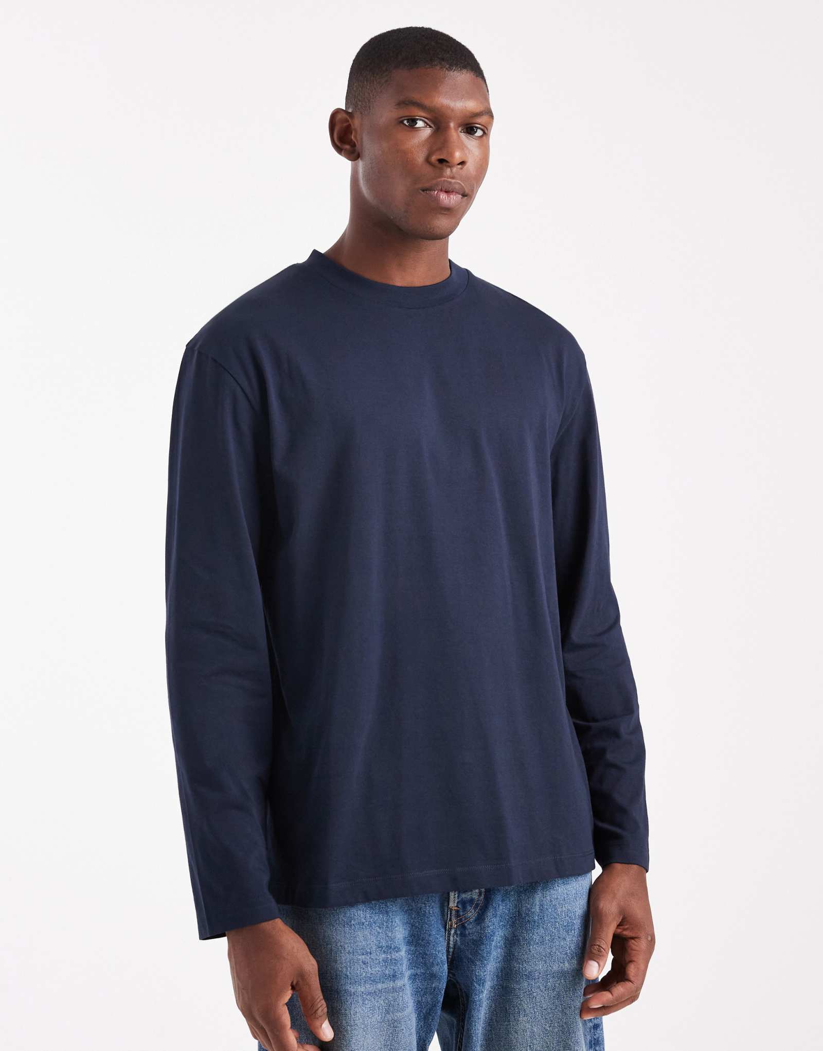 Непринужденная футболка ASOS DESIGN Essentials с длинным рукавом темно-синего цвета