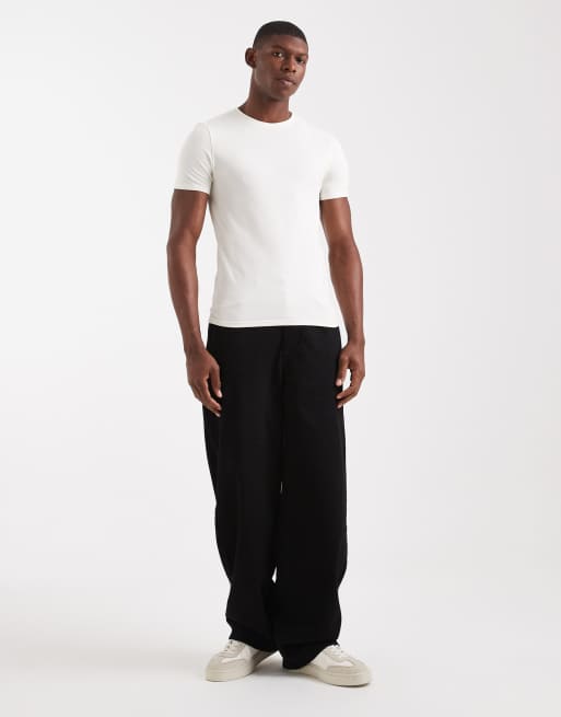 ASOS DESIGN - Essentials - Set van 2 muscle fit T-shirts in antracietgrijs en wit, 2 van 5
