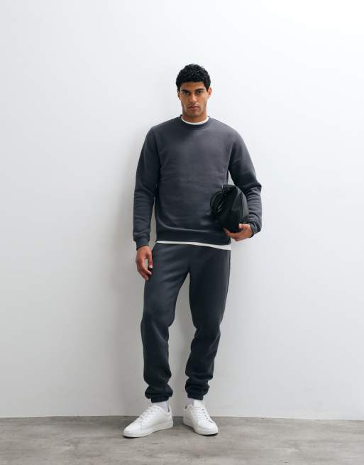 ASOS DESIGN essentials sweatshirt regular en anthracite, 2 de 5