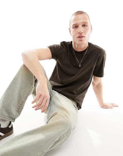 ASOS DESIGN - Essentials - T-shirt van 240 g/m² zware stof met ronde hals in donkerbruin