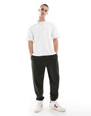 ASOS DESIGN - Essentials - Tapered og mørkegrønne joggingbukser - view 1