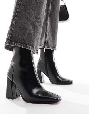 ASOS DESIGN - Everest - Stiefel in Schwarz mit ausgestelltem Absatz