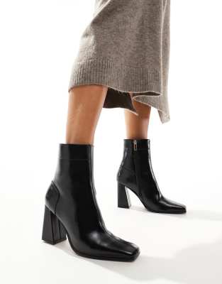 ASOS DESIGN - Everest - Stiefel in Schwarz mit ausgestelltem Absatz