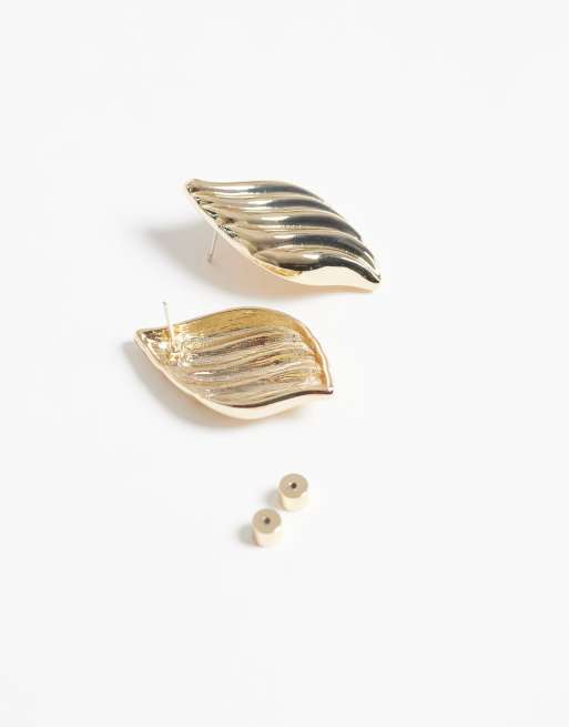 ASOS DESIGN - Everyday - Oorknopjes met geribbeld golvend ontwerp in goudkleur, 4 van 4