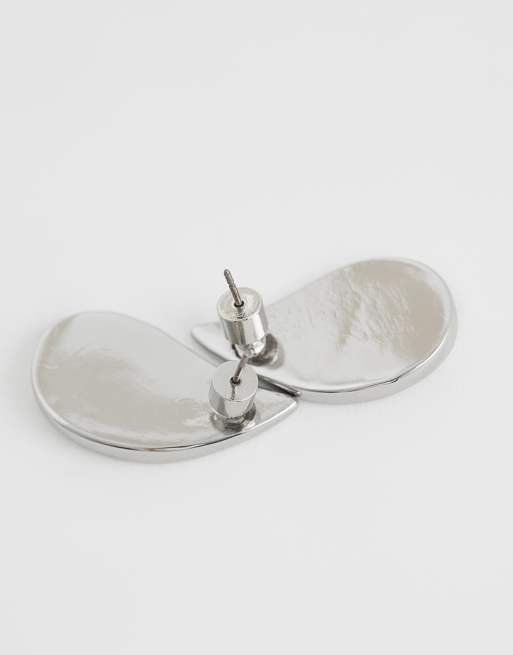 ASOS DESIGN everyday stud earrings with teardrop design in silver tone, 3 of 4