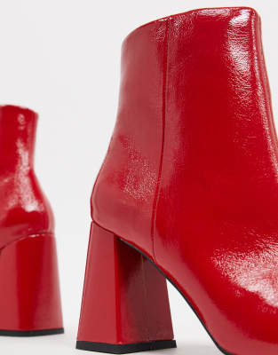 boots rouge vernis