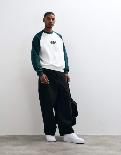 ASOS DESIGN extrem Oversize mit Rundhalsausschnitt, kontrastfarbenen Ärmeln und Print in Ecru, 2 von 5