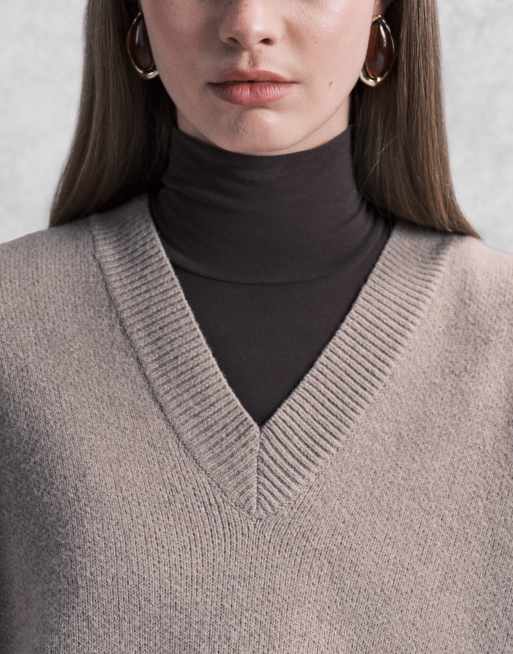 ASOS DESIGN extreme boxy v neck structured jumper in mushroom, 4 of 4