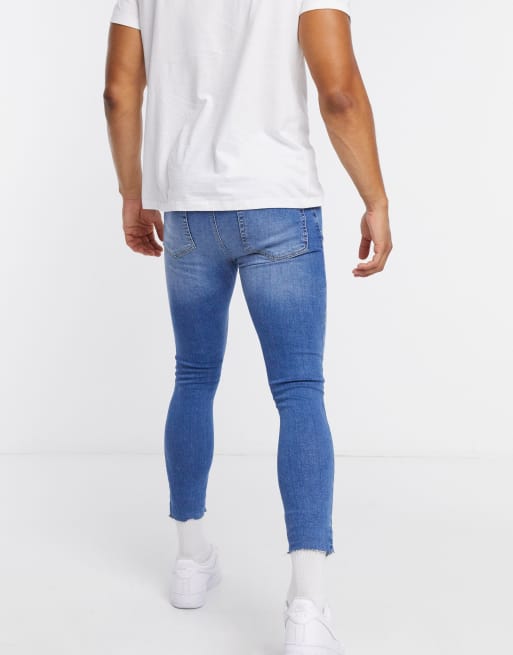 ASOS DESIGN – Extreme – Mellanblå ankellånga spray on-jeans med powerstretch och råskuren fåll, 2 av 4