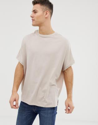 beige t shirt