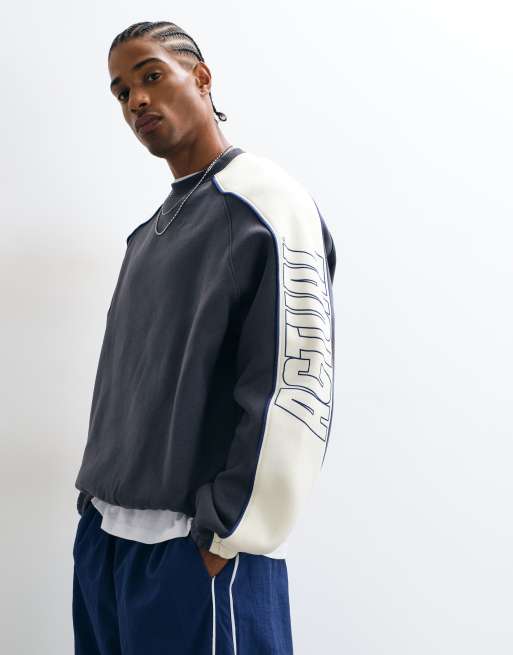 ASOS DESIGN extremt oversized sweatshirt med rund halsringning, panelsömnad, passpoal och pigmenttryck i charcoal, 3 av 5