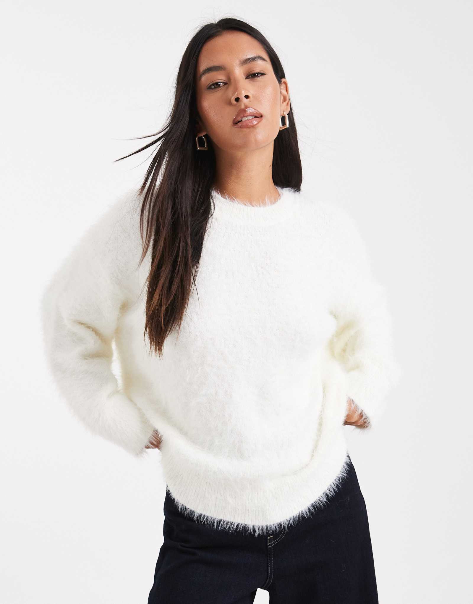 Вязаный из пряжи для ресниц ASOS DESIGN свитер оверсайз кремового цвета