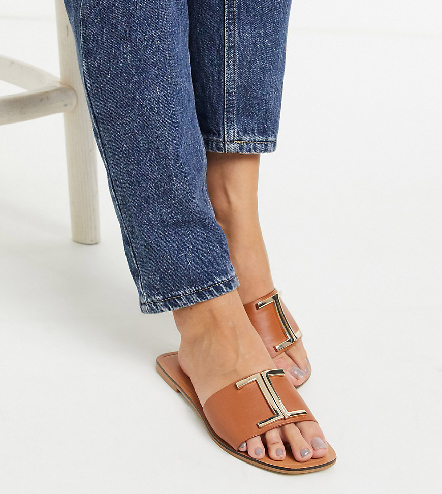 ASOS DESIGN – Factor – Bruna platta sandaler i läder med bred passform-Guldbrun