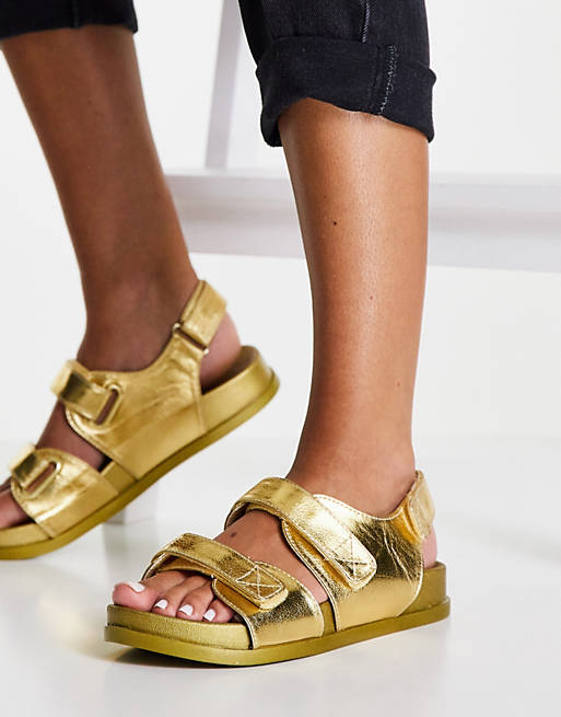  Flat Sandals/Factually sporty sandals in gold 