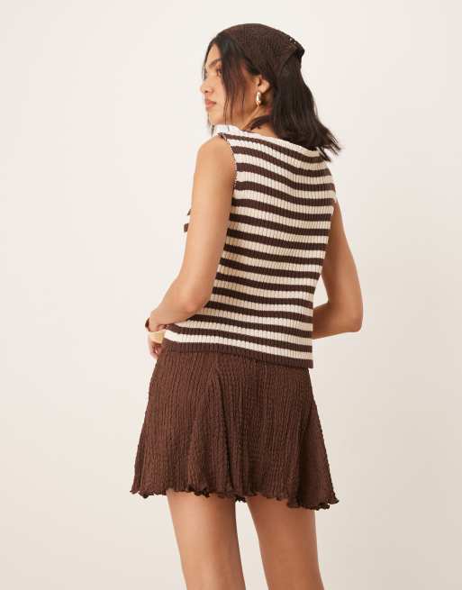 ASOS DESIGN – Fakturowana czekoladowa spódnica mini z godetami, 3 z 5