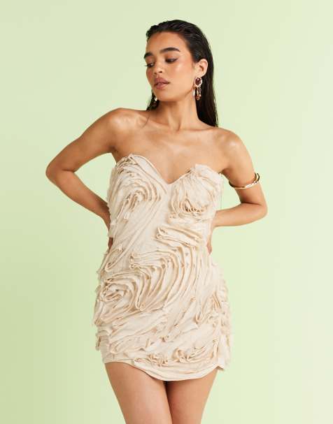 ASOS DESIGN – Fakturowana kremowa sukienka mini z dekoltem bandeau i surowym wykończeniem - view 1