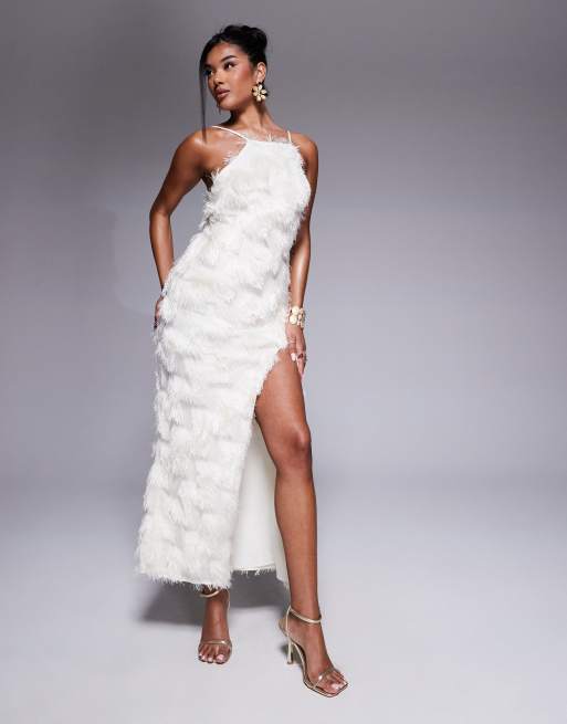 ASOS DESIGN – Fakturowana sukienka maxi z rozcięciem na udzie i zabudowanym dekoltem halter w kolorze kości słoniowej