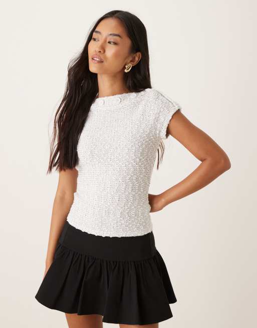 ASOS DESIGN – Fakturowany top bez rękawów z dekoltem w łódkę z dzianiny boucle w kolorze kości słoniowej