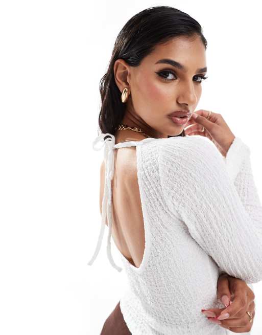 ASOS DESIGN – Fakturowany top ze zwiewnymi rękawami w kolorze kości słoniowej