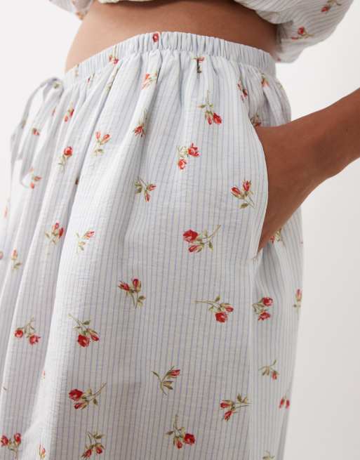 ASOS DESIGN - falda de vuelo azul a rayas con estampado floral de popelina de algodón, conjunto, 2 de 5
