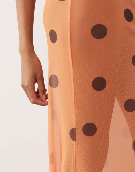 ASOS DESIGN - Falda larga color melocotón con estampado de lunares de malla transparente, 4 de 5