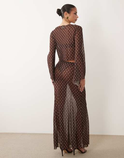 ASOS DESIGN - Falda larga marrón con estampado geométrico y lunares de malla (parte de un conjunto), 3 de 5